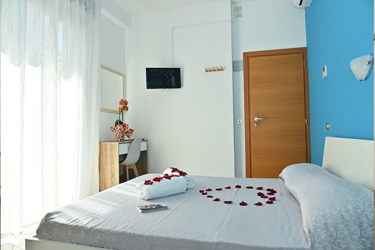 Hotel Italy Misano Adriatico Exterior foto