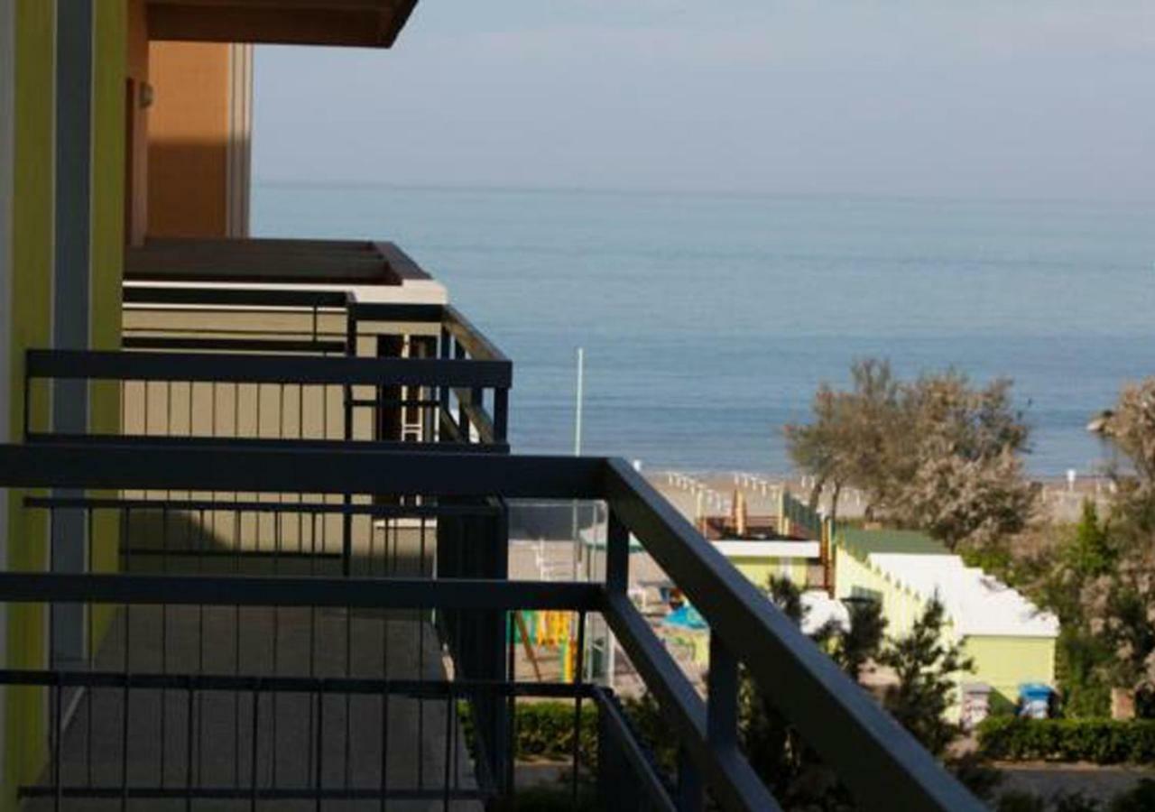 Hotel Italy Misano Adriatico Exterior foto
